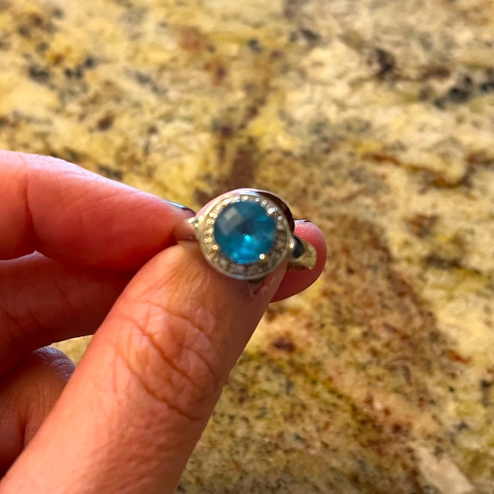 Beautiful blue topaz ring size 7